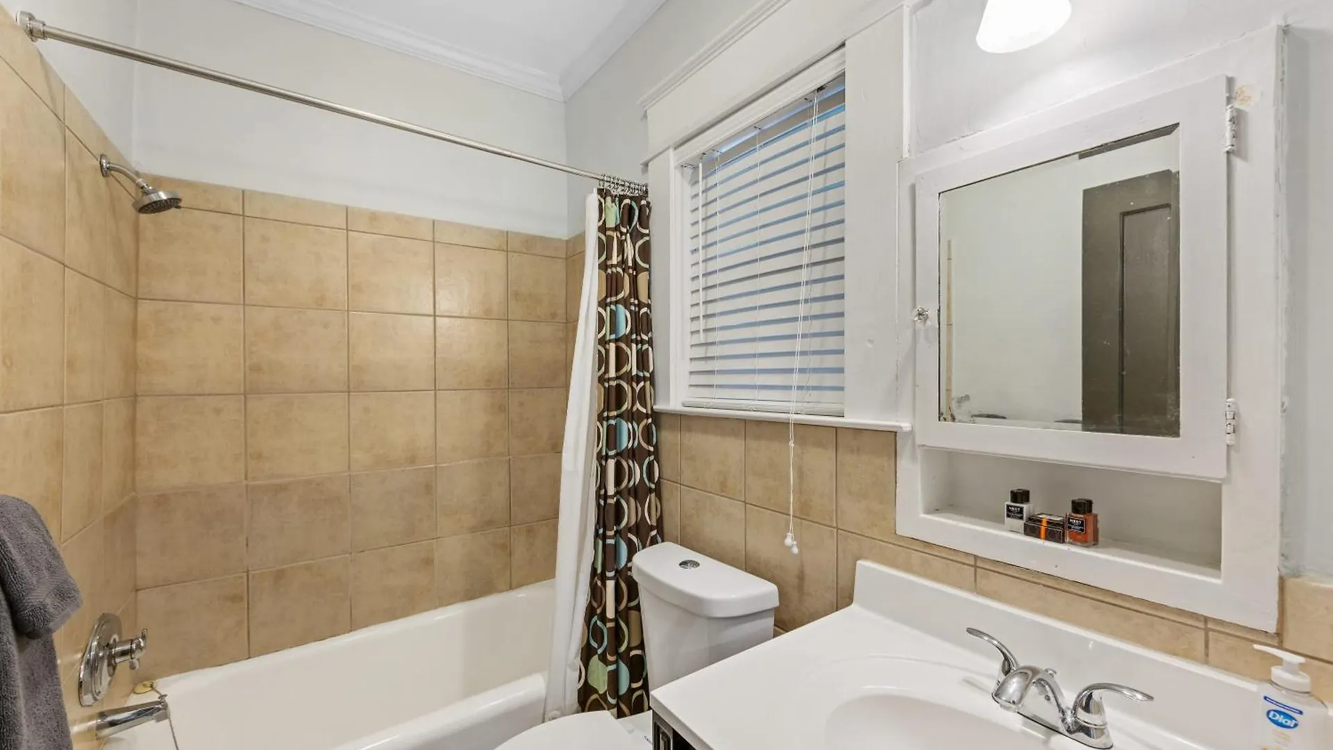 Vibrant And Cozy 2Br Near Uptown With Balcony Villa Charlotte Holiday home
